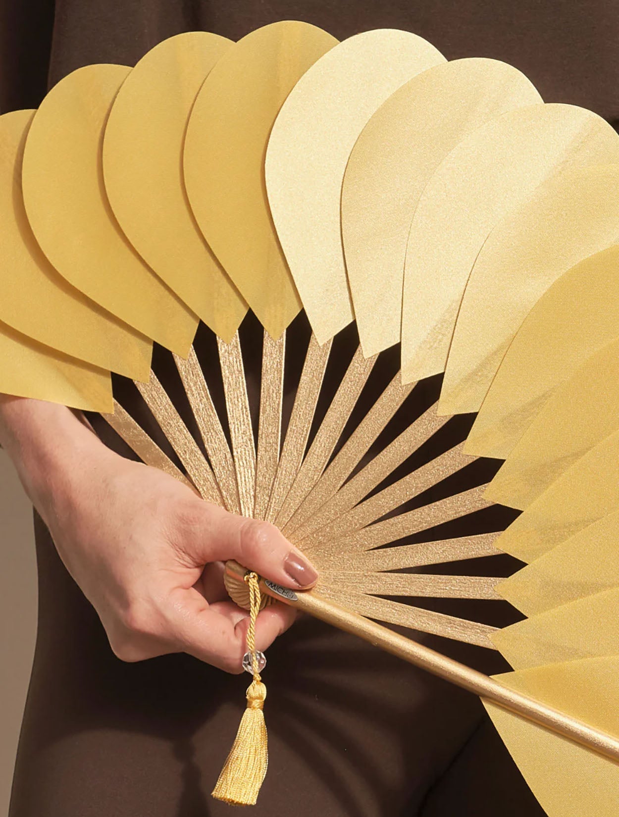 ABANICO OVALADO AMARILLO