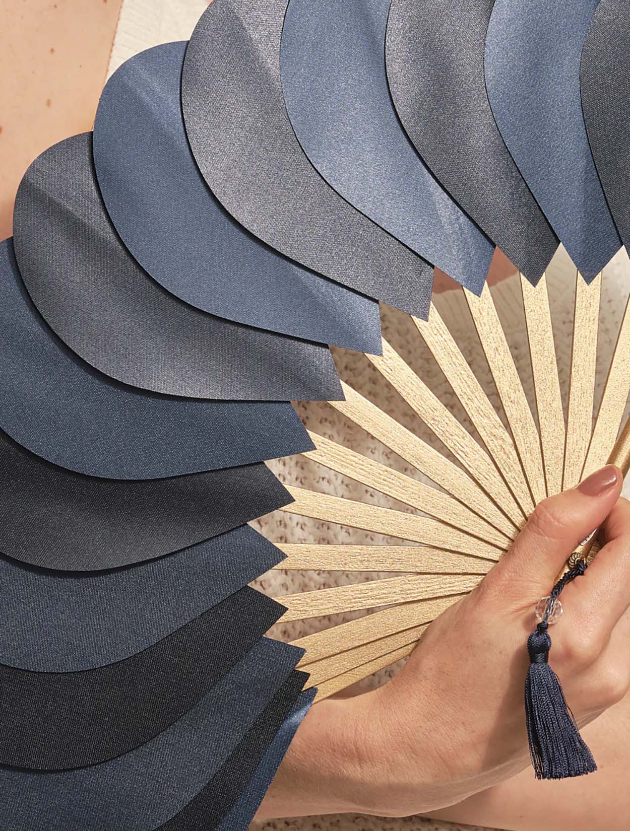 ABANICO OVALADO MULTICOLOR AZUL