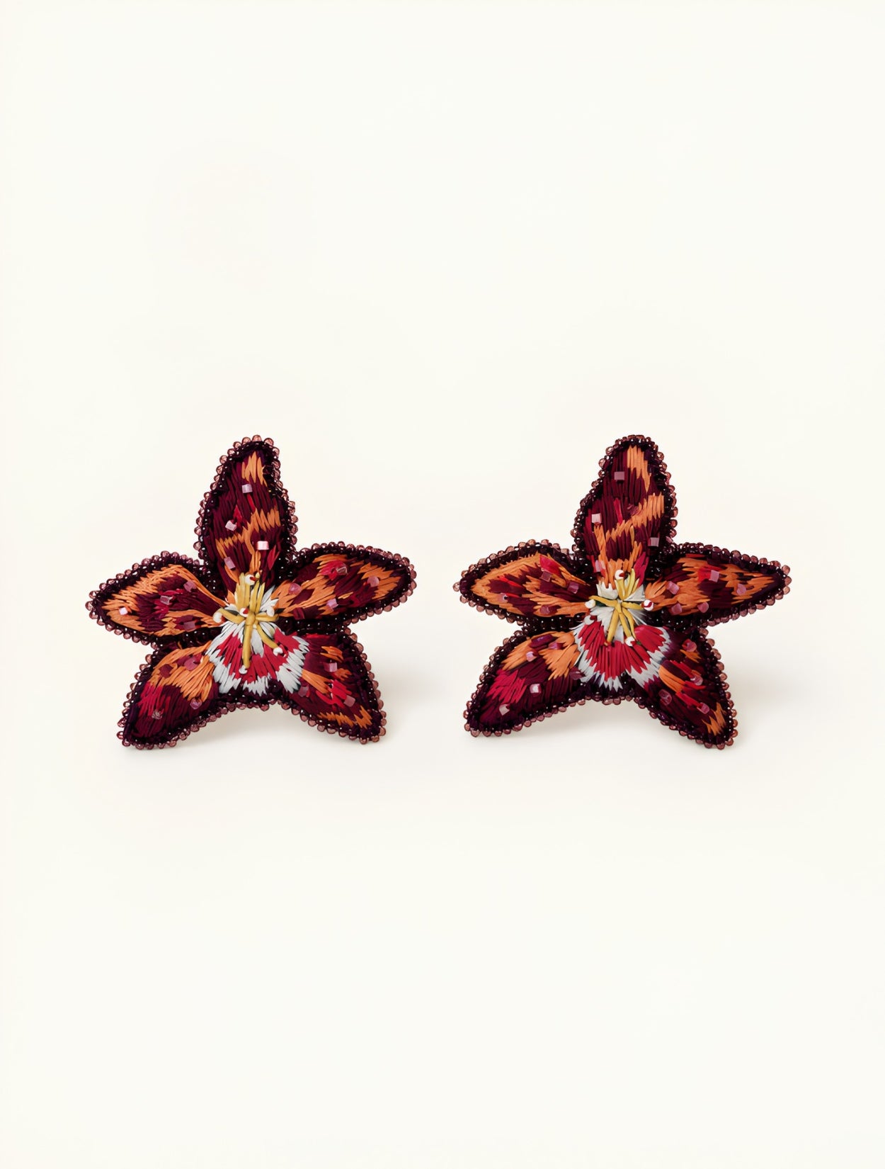 Aretes Bordados Orquídea Flor de Bogotá | La Mansión