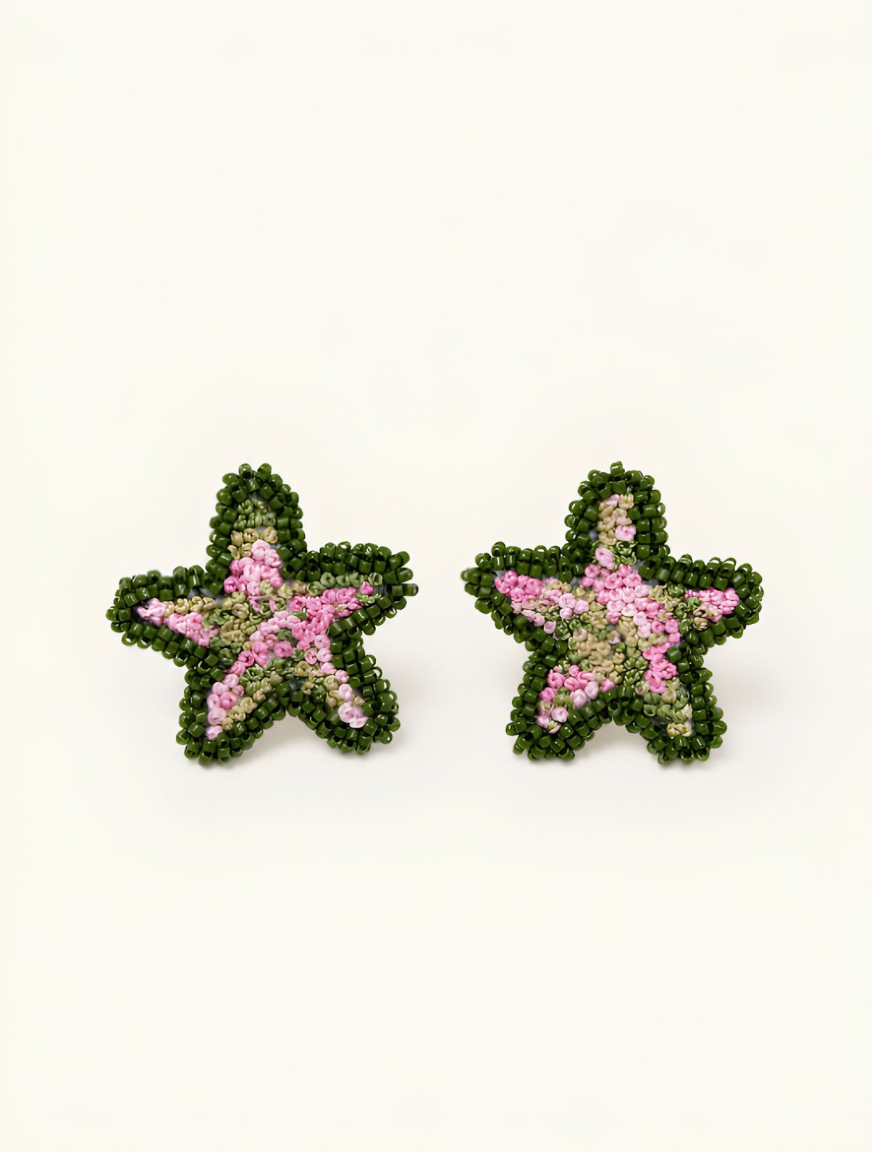 Aretes Mini Estrella de Mar Bordados | La Mansión Secreta