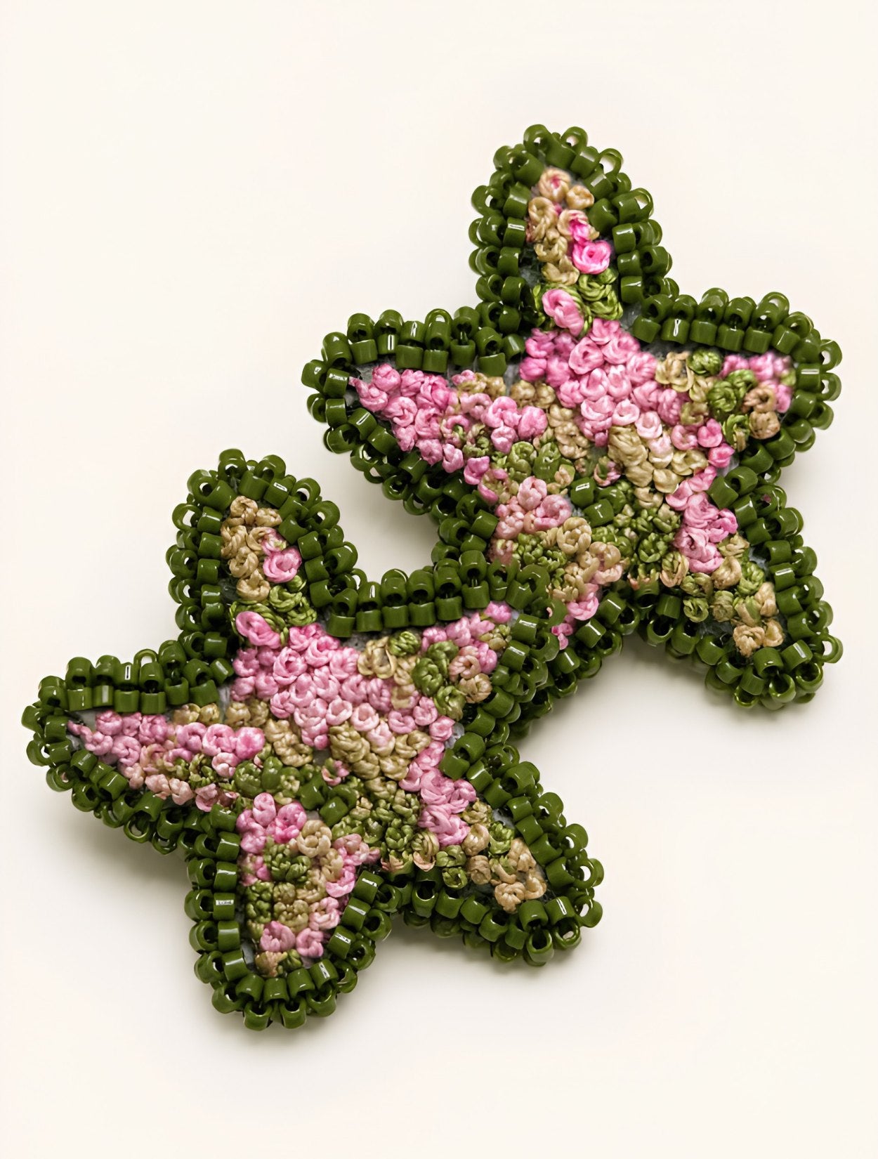 Aretes Mini Estrella de Mar Bordados | La Mansión Secreta