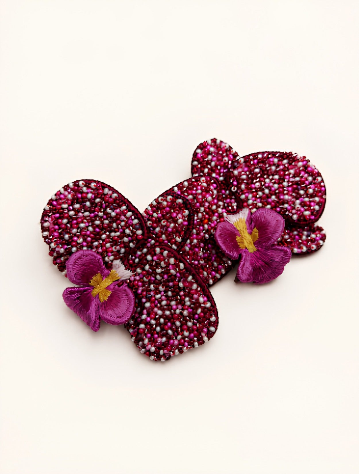 Aretes Orquídea Bordados a Mano | Joyería Artesanal