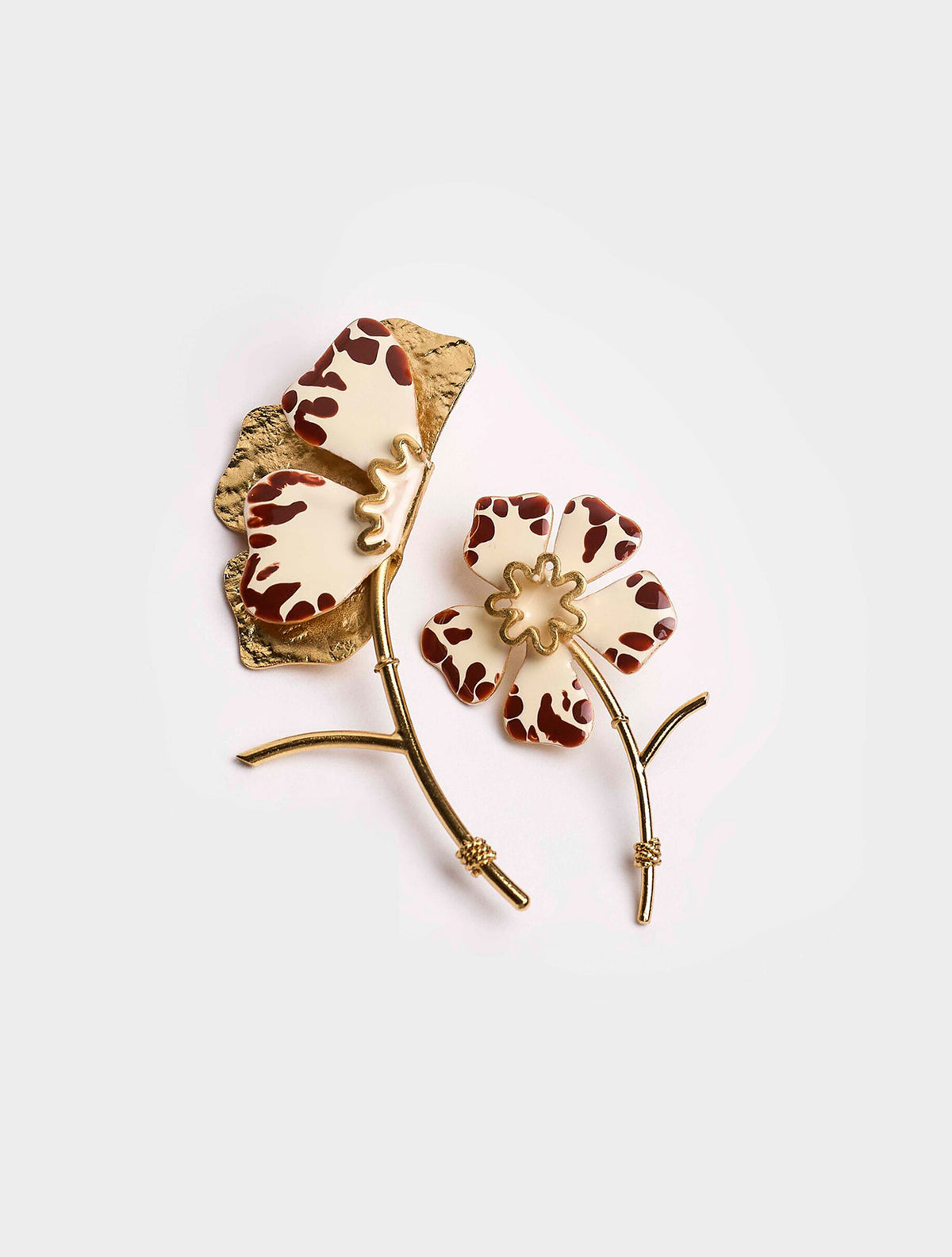 Aretes Aurora Asimétricos Mantequilla | Joyería Contemporánea | Sara y Flora