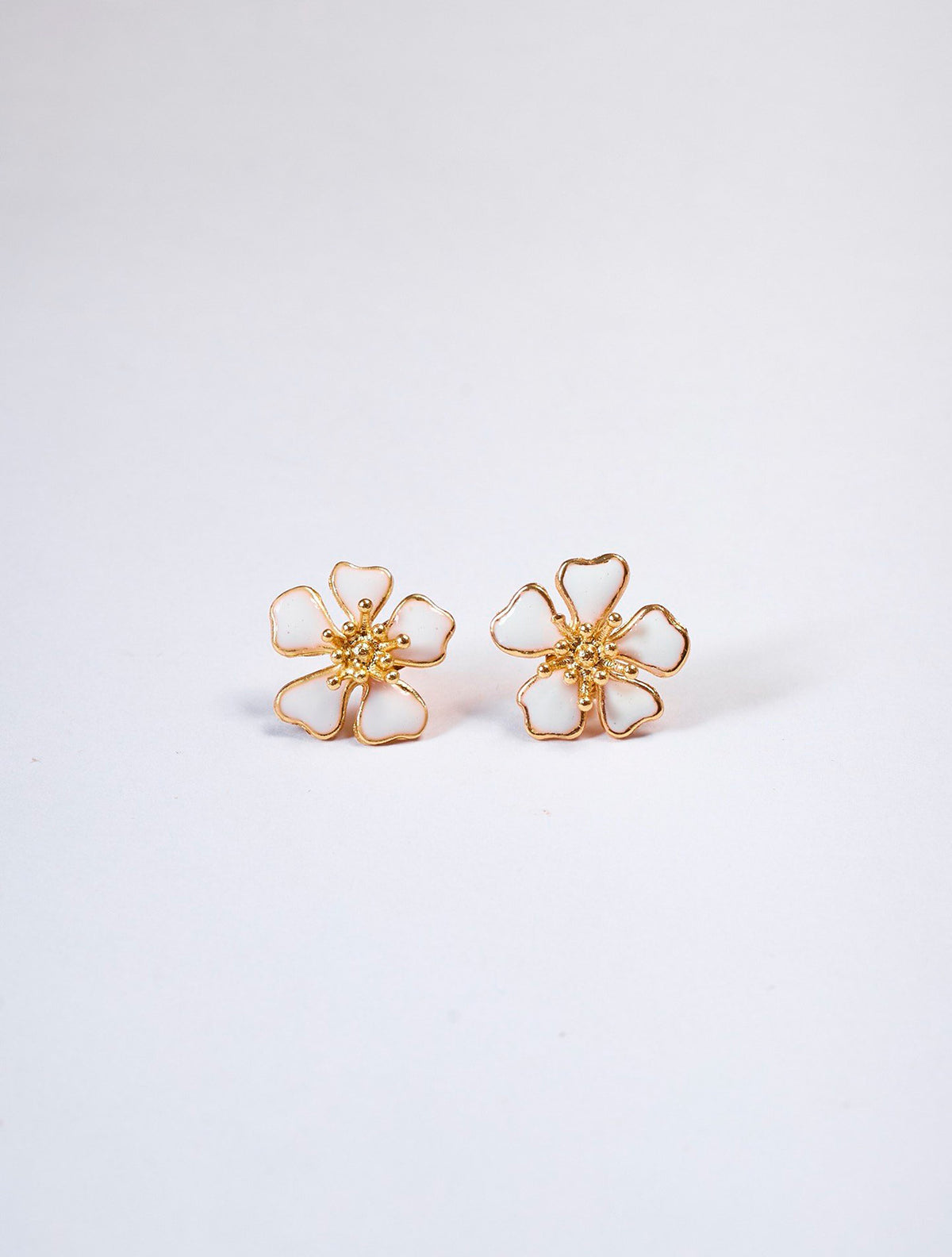 Aretes Aurora Mini Blanco | Joyería Contemporánea | Sara y Flora