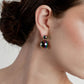 Aretes maxi Saka en acrílico holográfico con baño de oro para mujer – Sofía Llanos | Casa Precis, Concept Store. Segundo plano.
