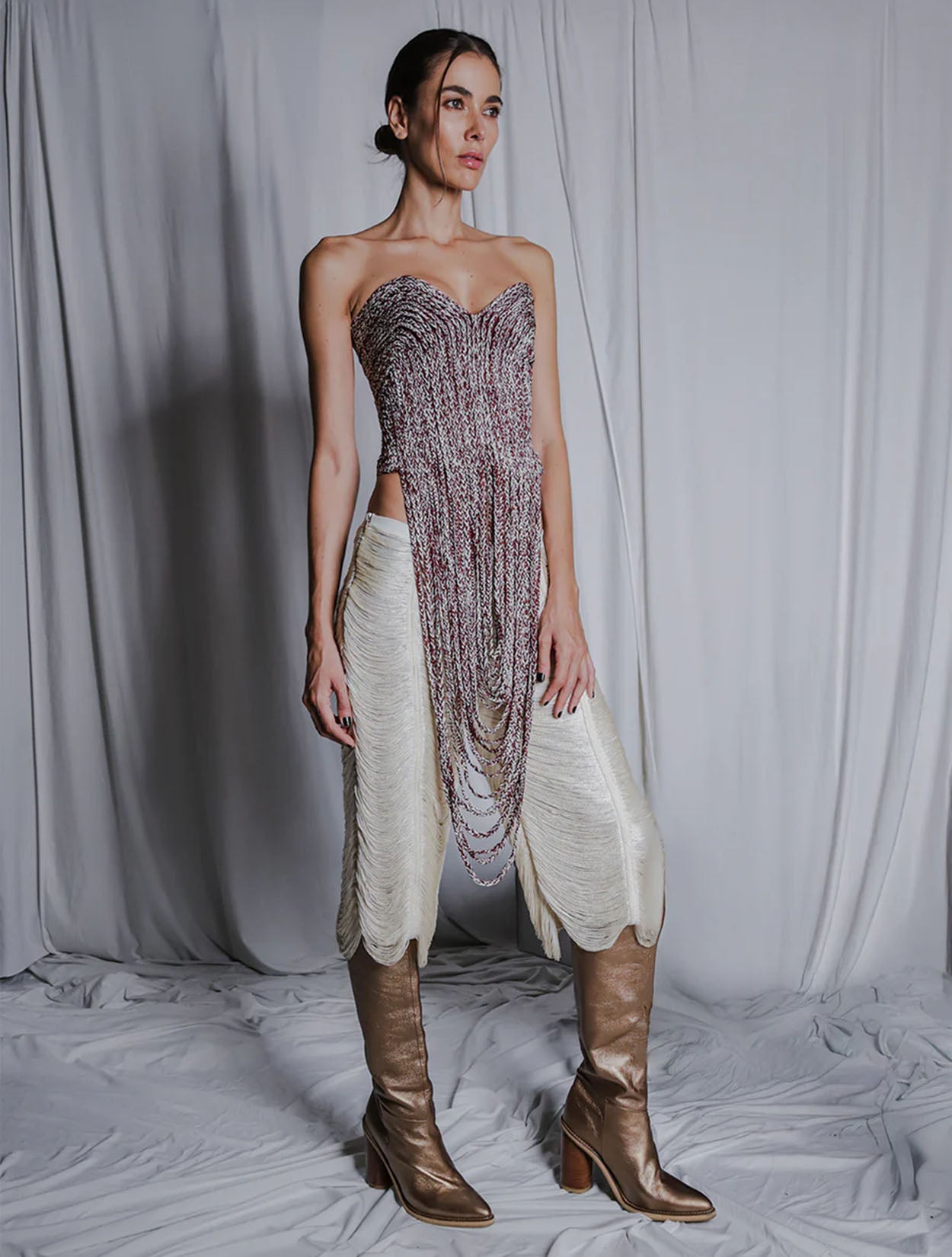 Bermuda Amari de Bless con pinzas frontales y talle alto para mujer – Moda colombiana de sastrería relajada | Casa Precis, Concept Store