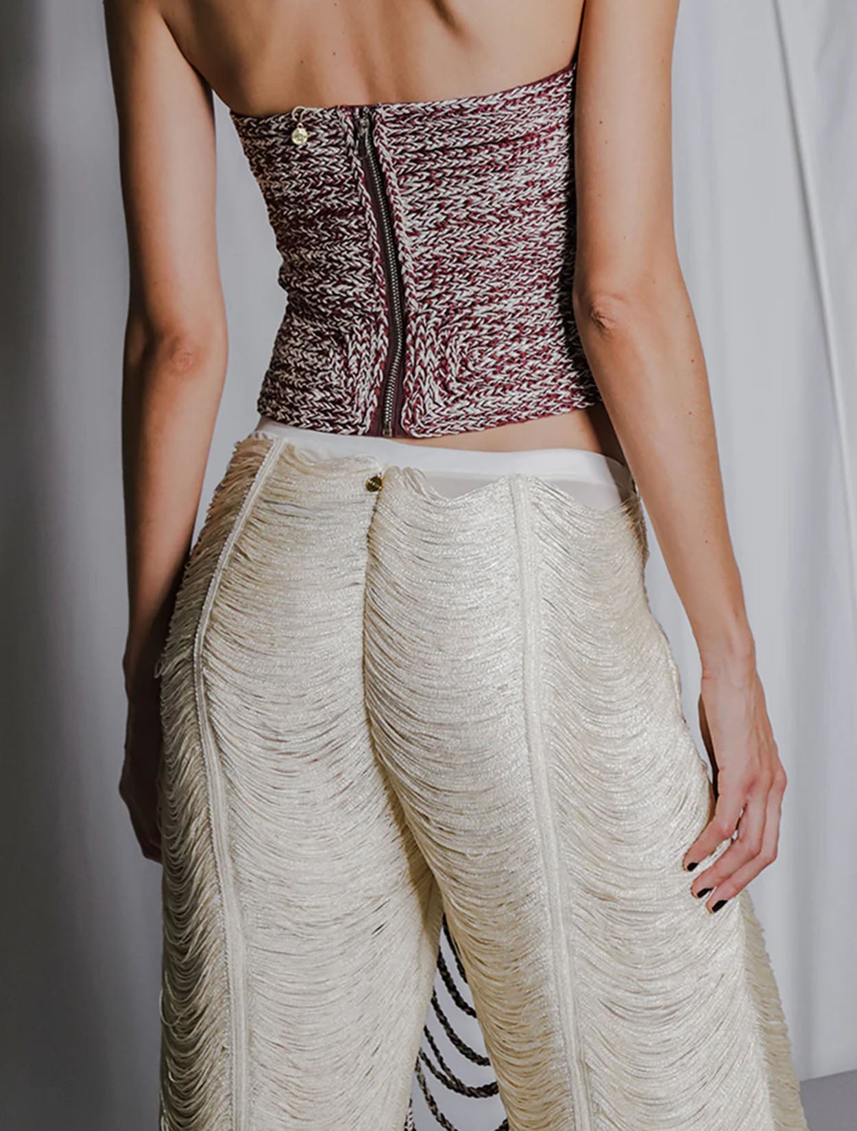 Bermuda Amari de Bless con pinzas frontales y talle alto para mujer – Moda colombiana de sastrería relajada | Casa Precis, Concept Store