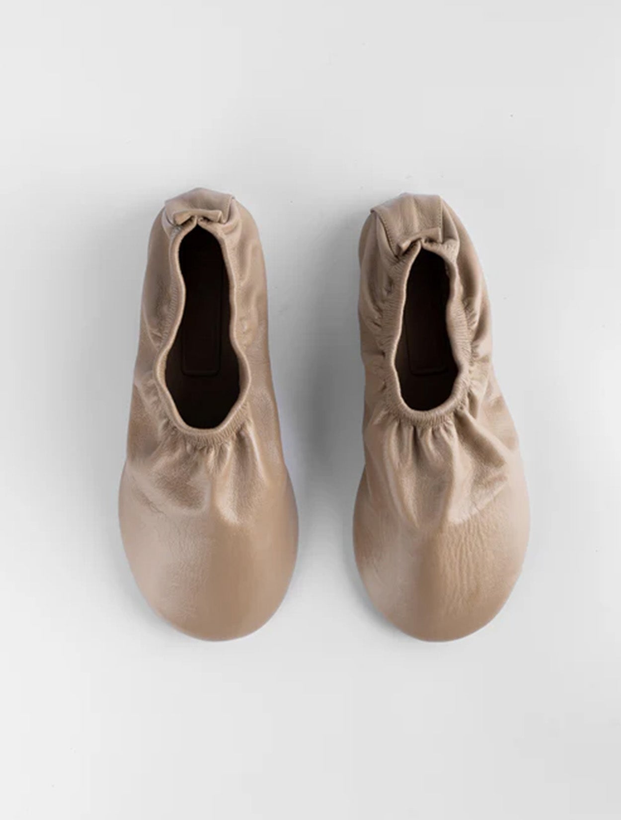 Balerina Flexi de Javier Jiménez en cuero ultra suave con diseño plegable y suela flexible – Calzado colombiano funcional de lujo | Casa Precis, Concept Store