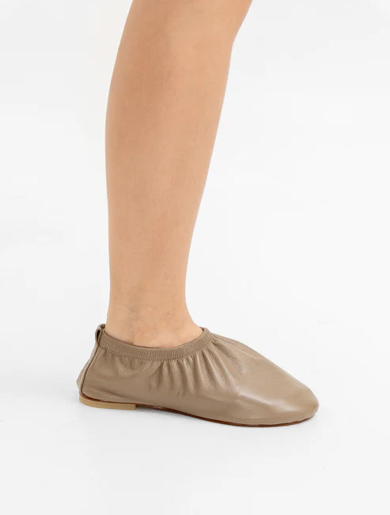 Balerina Flexi de Javier Jiménez en cuero ultra suave con diseño plegable y suela flexible – Calzado colombiano funcional de lujo | Casa Precis, Concept Store