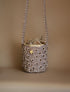 Bolso artesanal Artea tejido en punto calado disponible en color taupe – Moda colombiana de lujo tejido y diseño de autor | Casa Precis, Concept Store