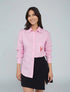 Camisa en algodón rosado con bordado Siempre en Pie para mujer – Juliana Sanchez | Casa Precis, Concept Store. Primer plano.