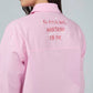 Camisa en algodón rosado con bordado Siempre en Pie para mujer – Juliana Sanchez | Casa Precis, Concept Store. Tercer plano.