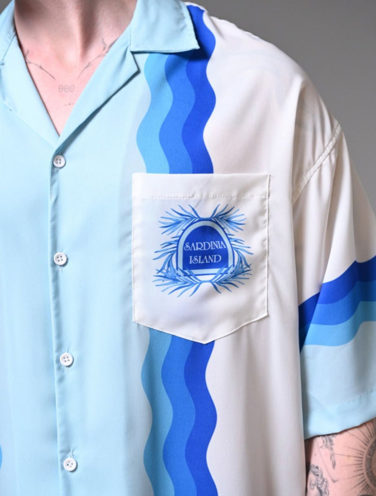 Camisa Maddalena para hombre de la marca Vera con estampado de cuadros verdes y azules en silueta oversized de diseño de autor – Moda masculina de lujo hecha en Colombia | Casa Precis, Concept Store