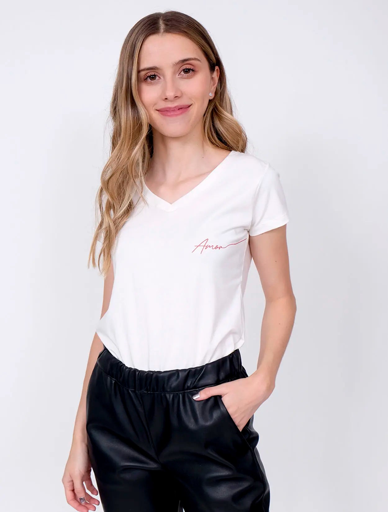 Camiseta en algodón marfil Amor Universal para mujer – Juliana Sanchez | Casa Precis, Concept Store