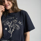 Camiseta en algodón azul rey con bordado Believe para mujer – Juliana Sanchez | Casa Precis, Concept Store. Segundo plano.