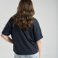 Camiseta en algodón azul rey con bordado Believe para mujer – Juliana Sanchez | Casa Precis, Concept Store. Tercer plano.