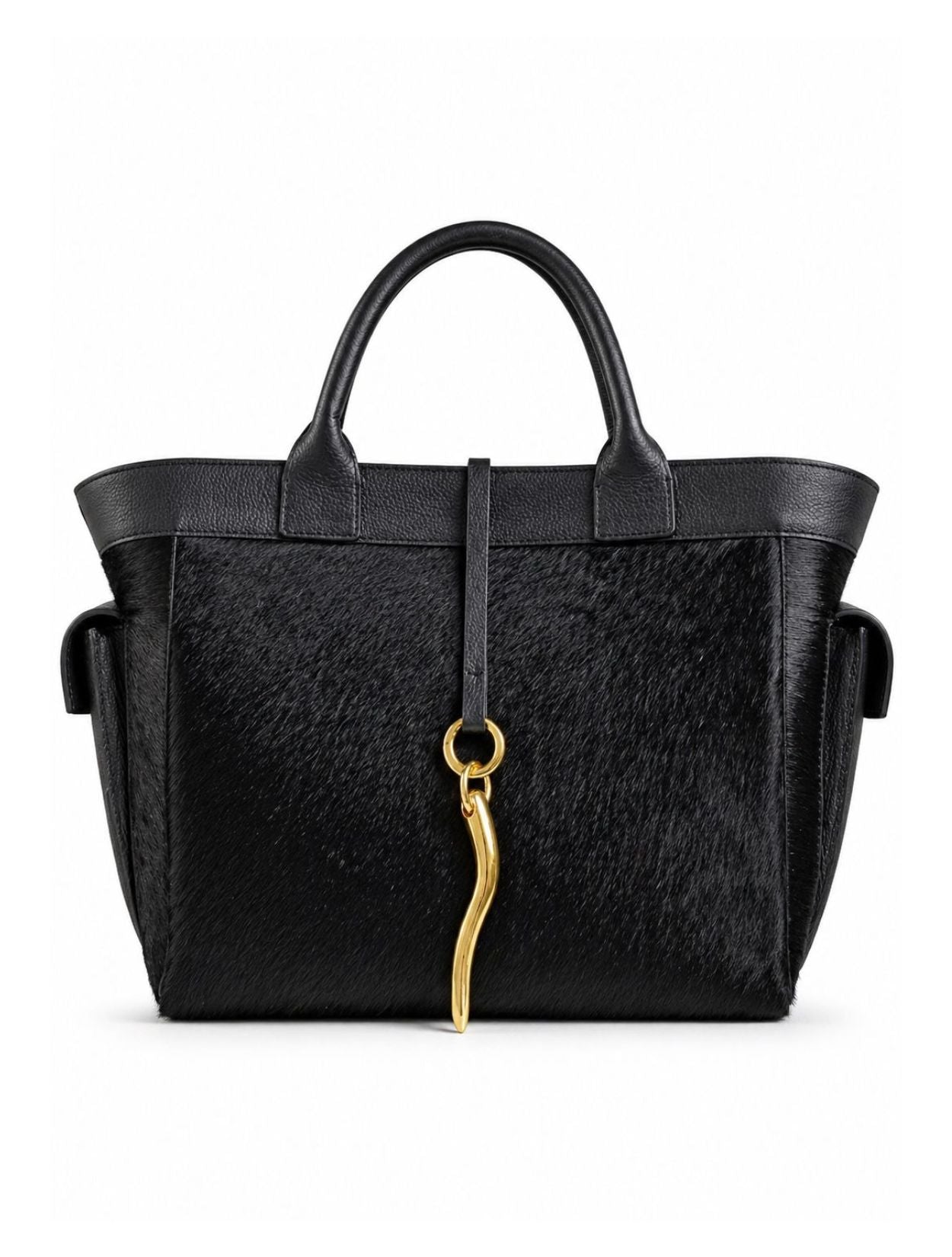Cartera Amelia de la marca Legado tipo tote en cuero negro y pelo con dije dorado orgánico y silueta estructurada – Bolso de lujo de autor hecho en Colombia | Casa Precis, Concept Store