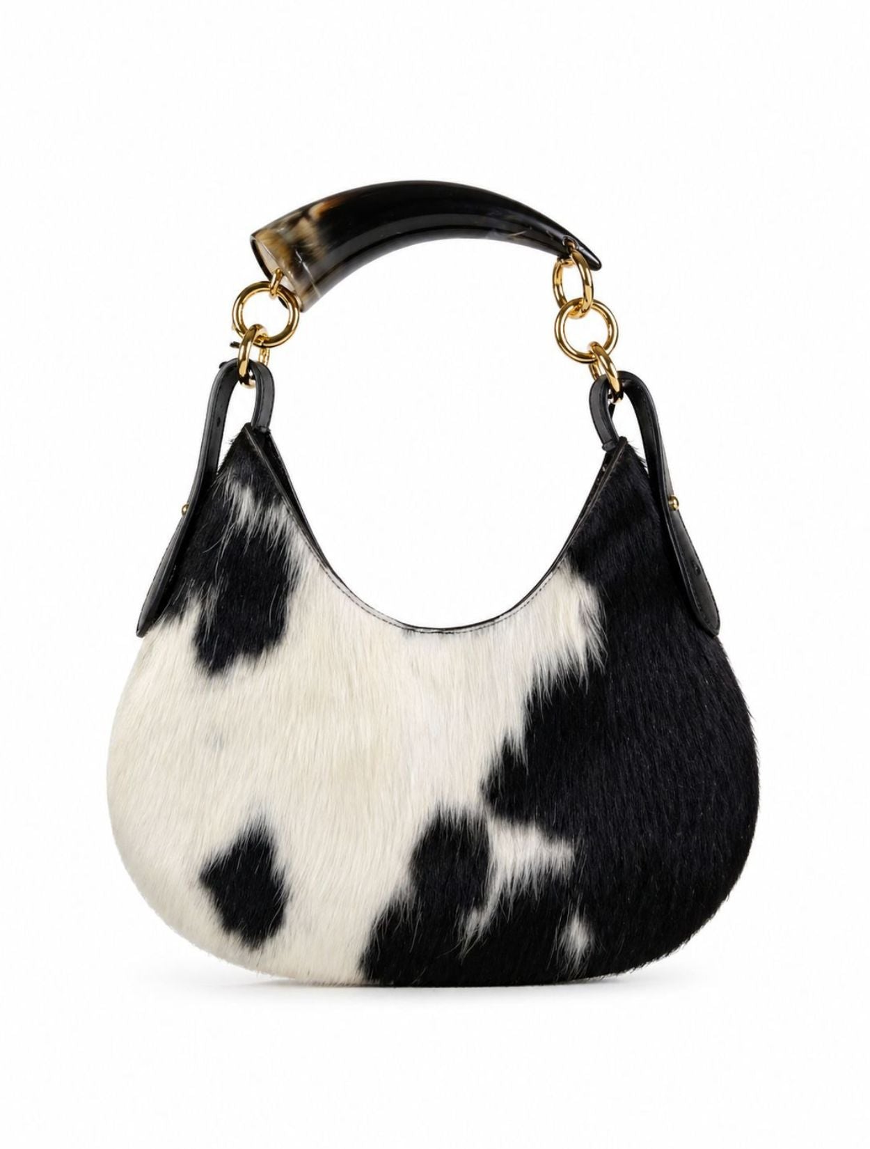 Cartera Magnolia pequeña de la marca Legado con pelo natural en estampado de vaca blanco y negro y asa escultural de cuerno con eslabones dorados – Bolso de lujo de autor hecho en Colombia | Casa Precis, Concept Store