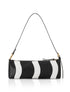 Cartera Génova de VLN tipo baguette en cuero de becerro con diseño de ondas en blanco y negro – Moda colombiana de lujo | Casa Precis, Concept Store. Primer plano.