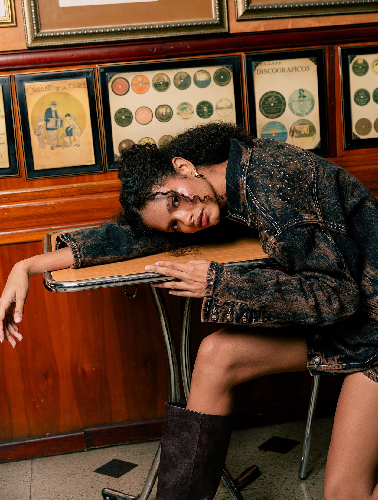 Chaqueta Agüitapanela de Wacky con diseño estructural y tipografía exclusiva para mujer – Moda colombiana con identidad | Casa Precis, Concept Store
