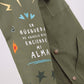 Chaqueta tipo parka verde militar con bordado Fuego para mujer – Juliana Sanchez | Casa Precis, Concept Store. Tercer plano.