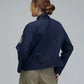 Chaqueta tipo parka azul con bordado Somos Recuerdos para mujer – Juliana Sanchez | Casa Precis, Concept Store. Tercer plano.