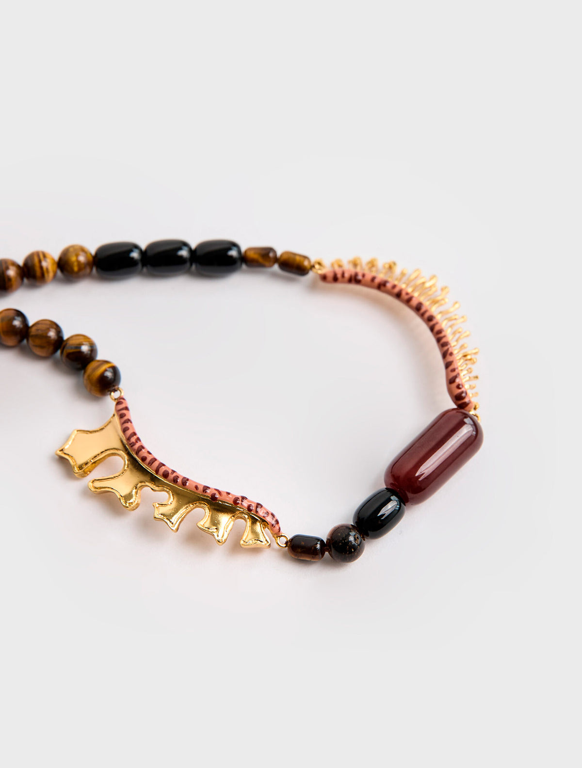 Collar Ojos Cerrados Terracota | Joyería Contemporánea | Sara y Flora