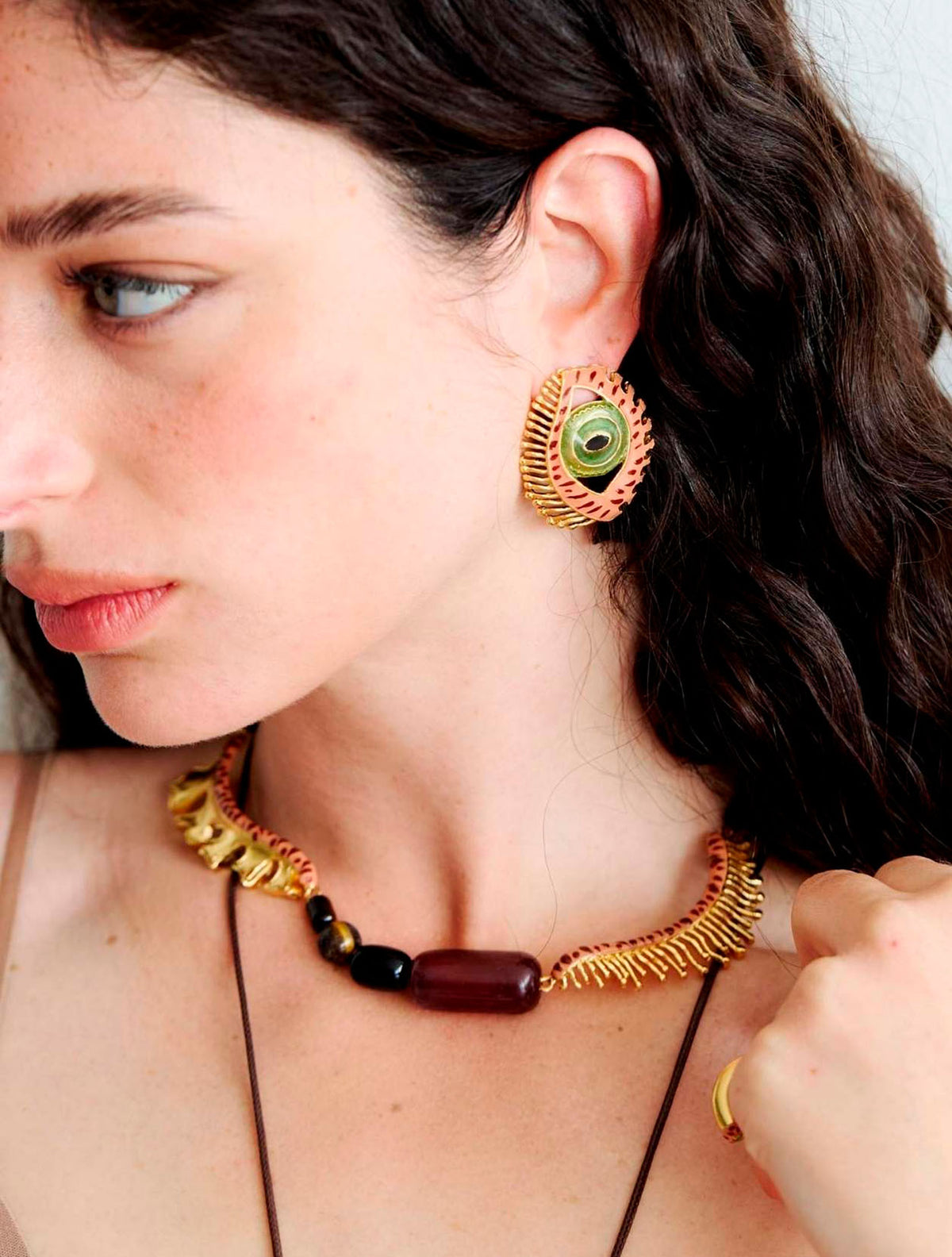 Collar Ojos Cerrados Terracota | Joyería Contemporánea | Sara y Flora