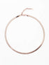 Collar Fidi en acrílico rosado traslúcido con dije de diseño orgánico para mujer – Sofía Llanos | Casa Precis, Concept Store. Primer plano.