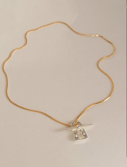 COLLAR CORTO KEY LOOK