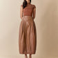 Falda Astrée camel tipo cuero | Silueta barrel