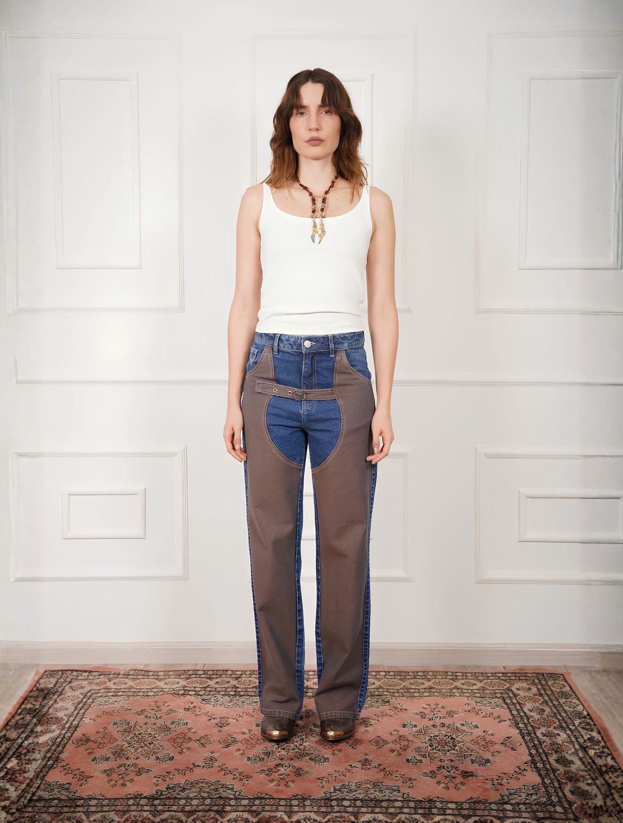 Almost Chap Jeans de la marca Piani con silueta deconstruida tipo chaparrera de diseño de autor en denim premium – Pantalón vanguardista de lujo hecho en Colombia | Casa Precis, Concept Store