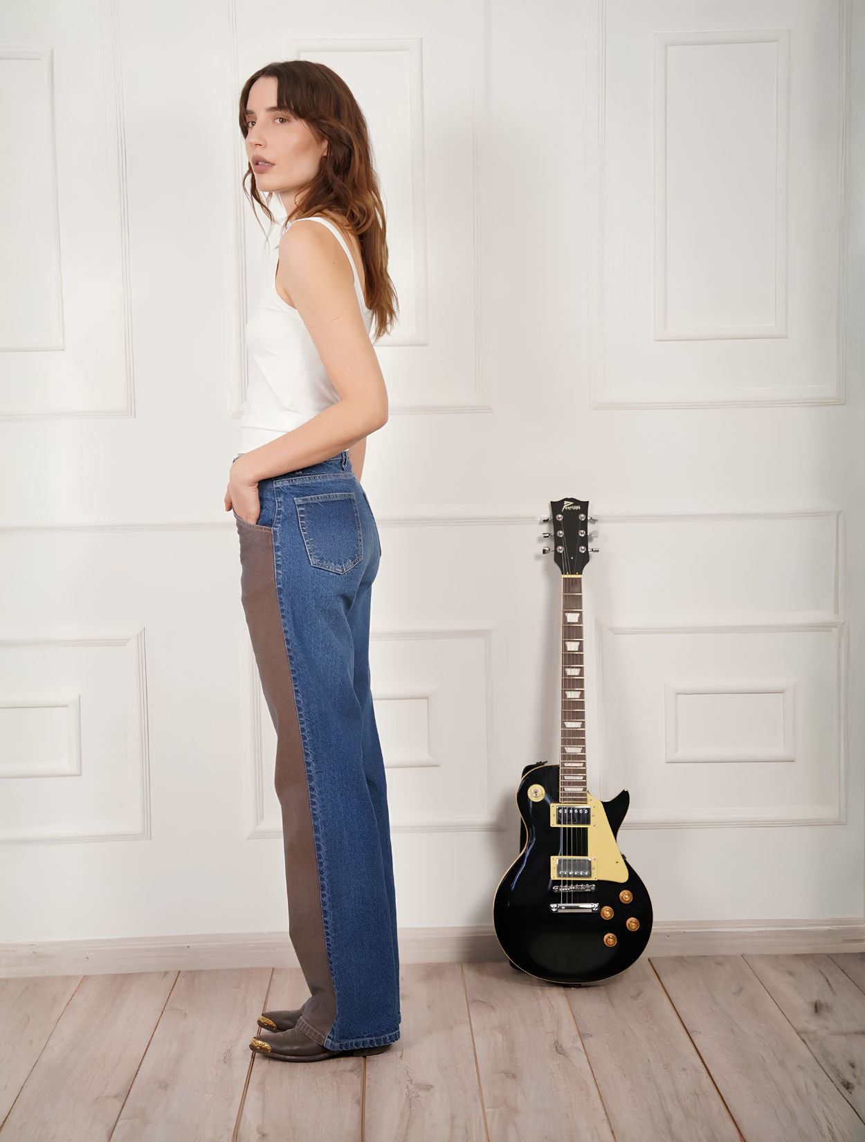 Almost Chap Jeans de la marca Piani con silueta deconstruida tipo chaparrera de diseño de autor en denim premium – Pantalón vanguardista de lujo hecho en Colombia | Casa Precis, Concept Store
