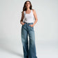 Jean azul de tiro alto con bolsillos en forma de corazón para mujer – Juliana Sanchez | Casa Precis, Concept Store. Primer plano.