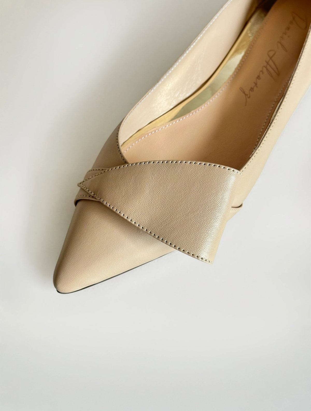 Lucy Flats | Zapatos Planos en Cuero Beige