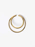 Earcuff maxi Nethos en acrílico iridiscente con diseño envolvente y efecto holográfico para mujer – Sofía Llanos | Casa Precis, Concept Store. Primer plano,.