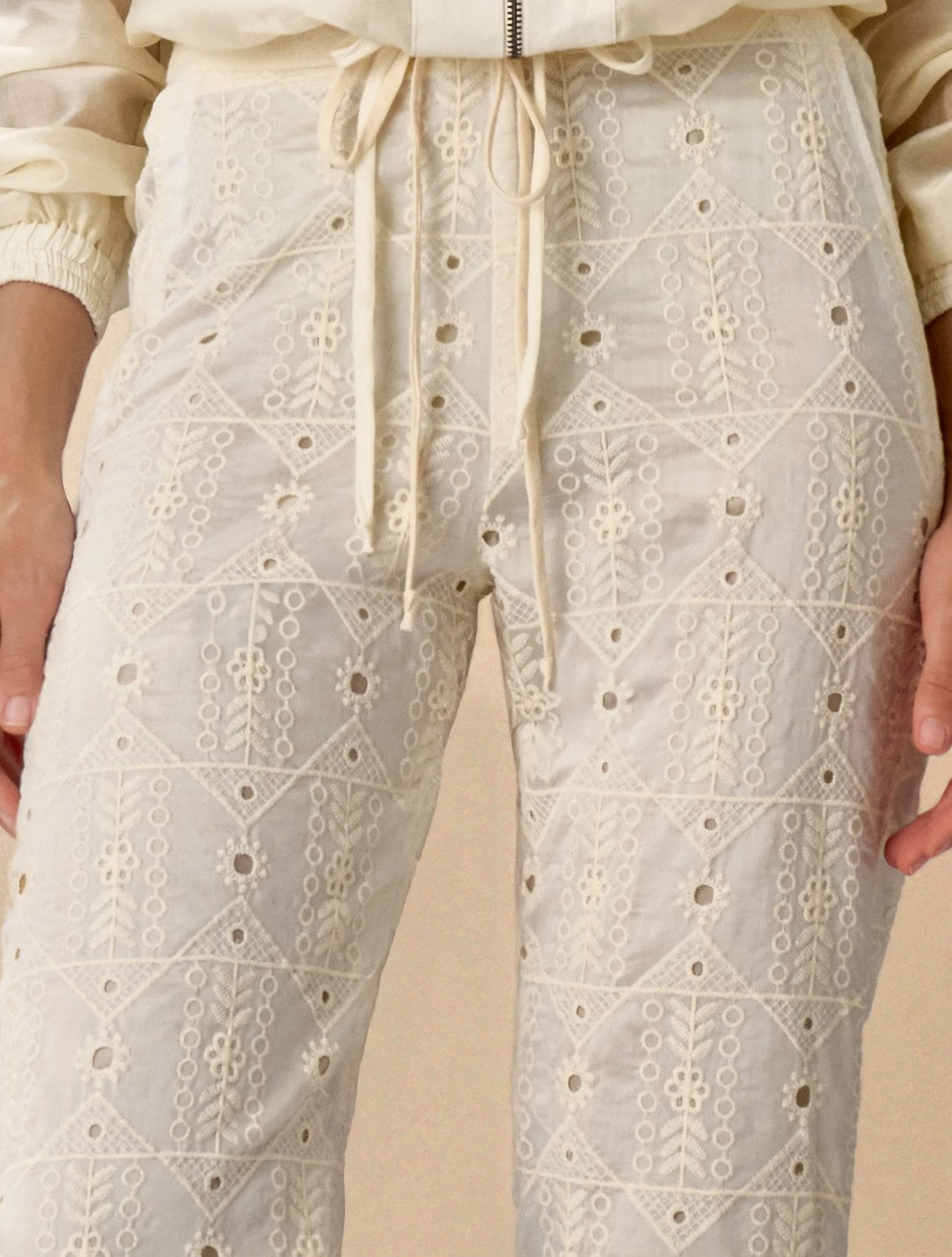 Pantalón Dentelle | Diseño Contemporáneo