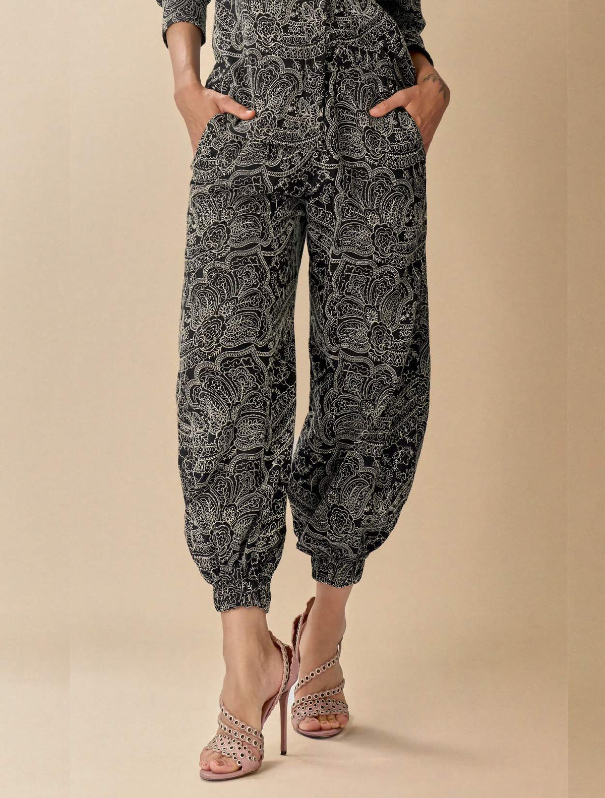 Pantalón Elara | Balloon Negro Bordado
