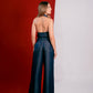 Pantalón Kiro de Fredda con silueta de pierna ancha y tiro alto en lino para mujer – Moda colombiana de lujo | Casa Precis, Concept Store. Tercer plano.