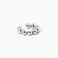 Earcuff plateado minimalista Pitika con baño de plata para mujer – Sofía Llanos | Casa Precis, Concept Store. Primer plano.