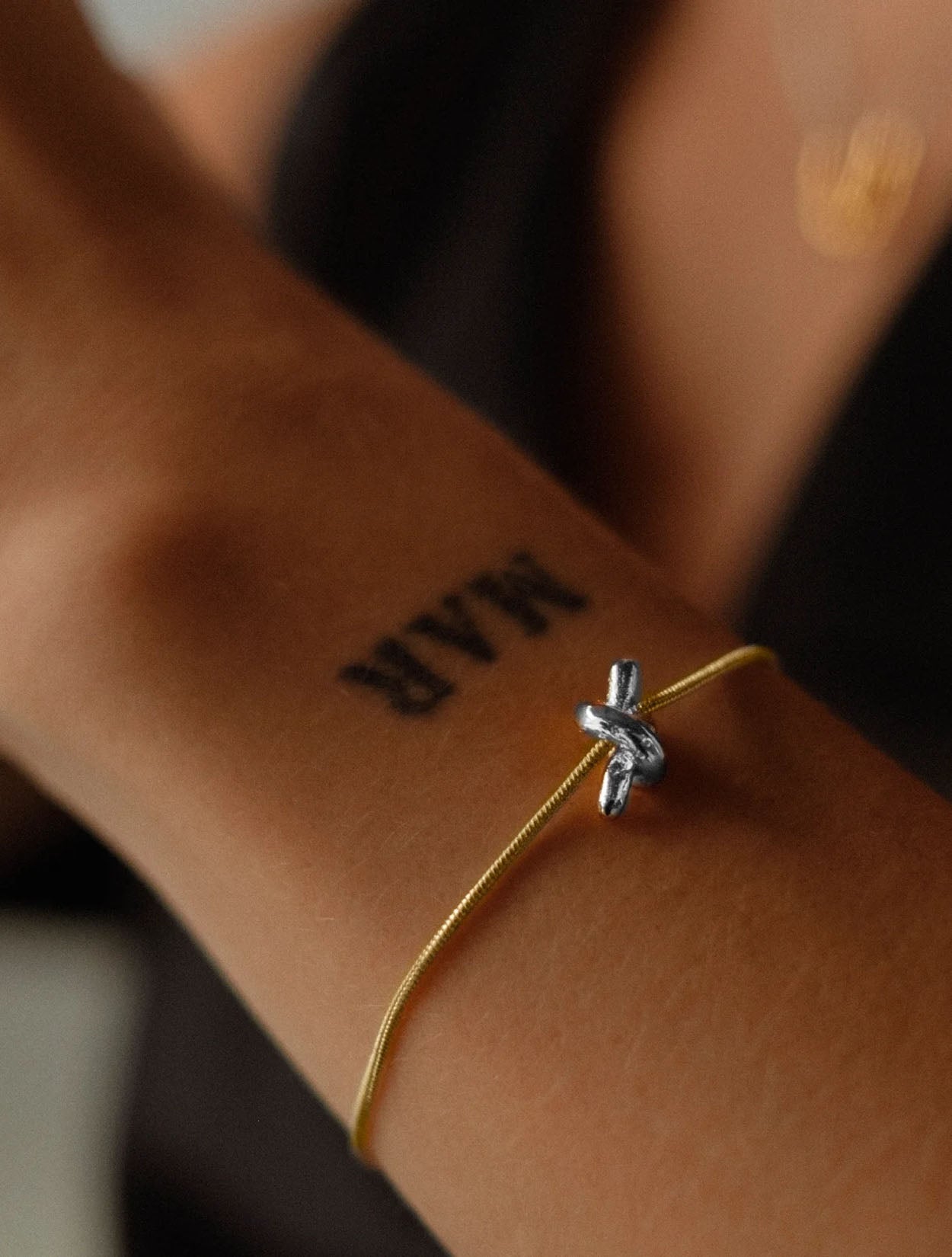 PULSERA CON COLGANTE TWIST