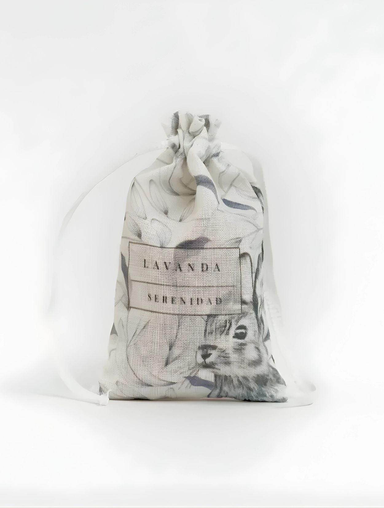 Sachet de tela artesanal aroma Lavanda de la marca colombiana Gandha. Accesorio original de lujo colombiano y esencia de marcas colombianas para clósets, disponible en nuestro concept store.