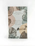 Sachet de papel artesanal aroma Melón de la marca colombiana Gandha. Accesorio original de lujo colombiano y esencia de marcas colombianas para clósets, disponible en nuestro concept store.