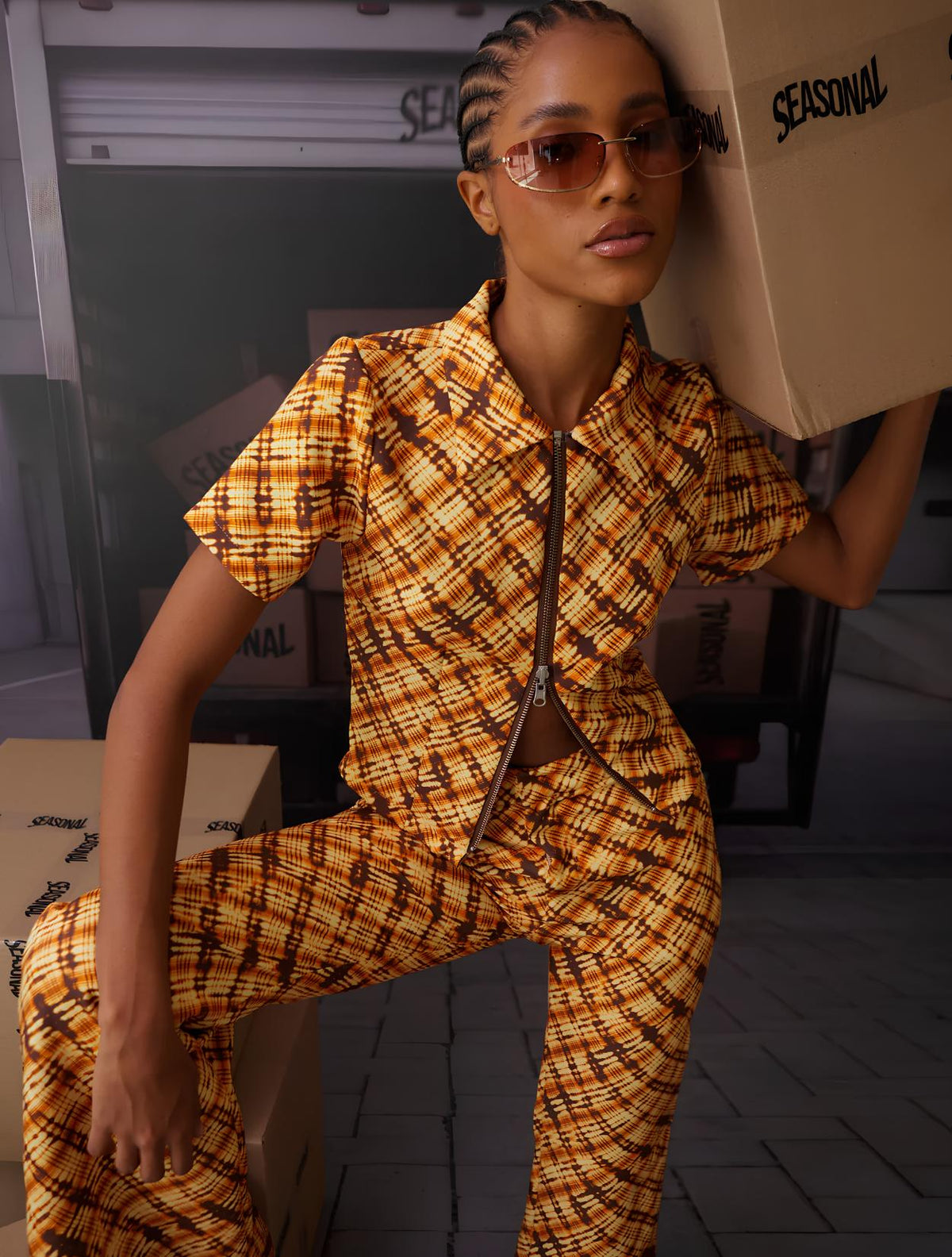 Orange Grid Zip-Up Top | Top con Cremallera