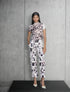 Top Noir Glint de Nord & Sud con estampado en tonos neutros y diseño ajustado de cuello redondo – Moda colombiana contemporánea | Casa Precis, Concept Store. Primer plano.