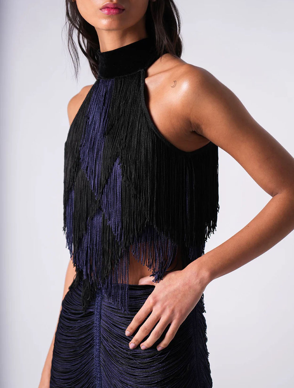 Top Ruscello de Bless con diseño de recogido lateral y escote asimétrico para mujer – Moda colombiana de lujo minimalista | Casa Precis, Concept Store