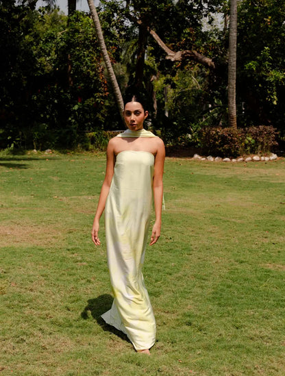 Vestido Flor de Mayo de Santo Azul con estampado floral Stamped Butter y silueta fluida para mujer – Moda colombiana de lujo resort | Casa Precis, Concept Store