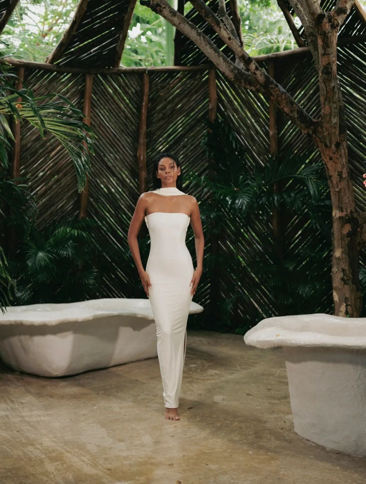 Vestido Luna de Santo Azul en color Ivory largo con silueta fluida y diseño de autor para mujer – Moda colombiana de lujo resort | Casa Precis, Concept Store