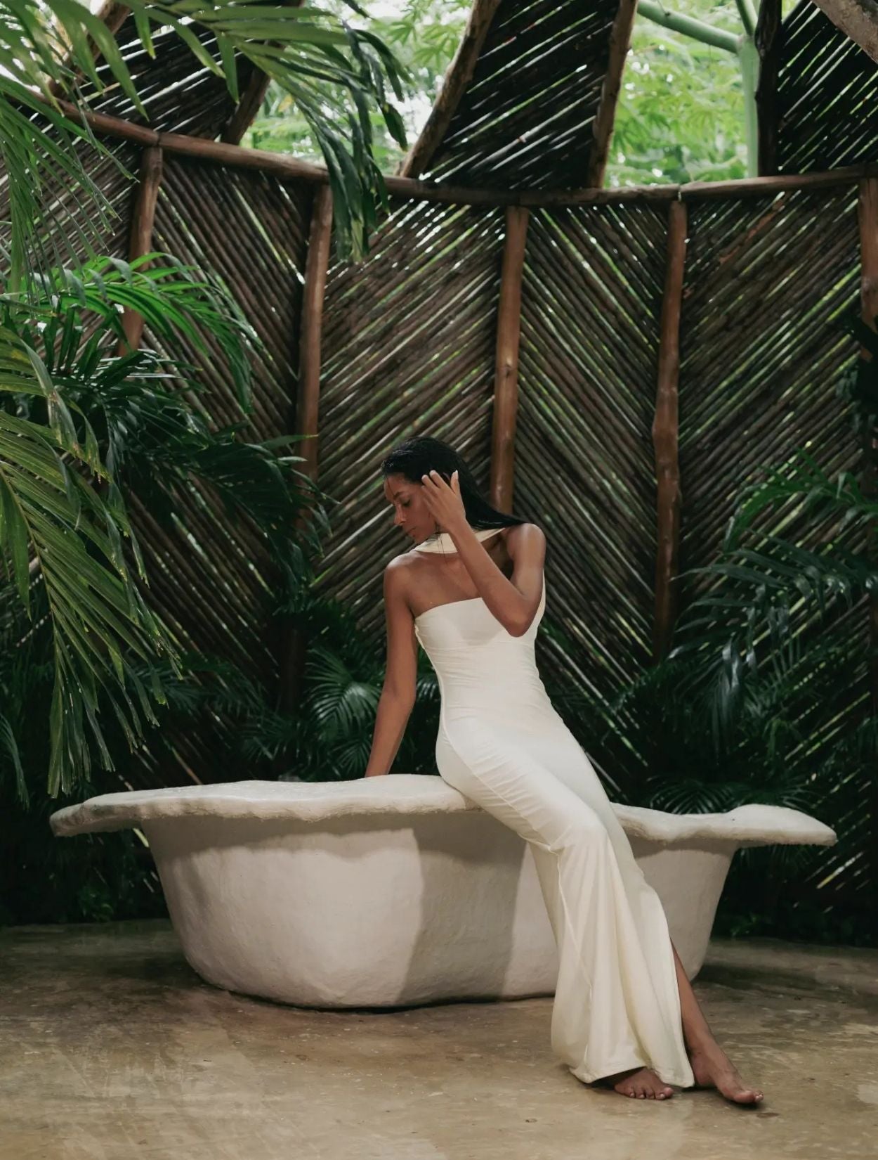 Vestido Luna de Santo Azul en color Ivory largo con silueta fluida y diseño de autor para mujer – Moda colombiana de lujo resort | Casa Precis, Concept Store