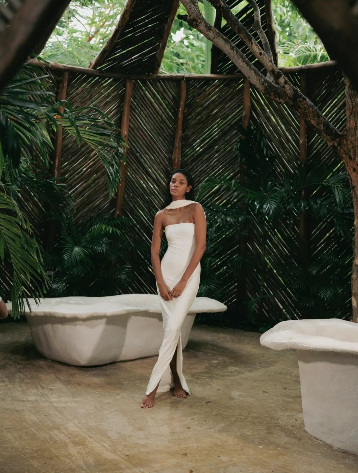 Vestido Luna de Santo Azul en color Ivory largo con silueta fluida y diseño de autor para mujer – Moda colombiana de lujo resort | Casa Precis, Concept Store